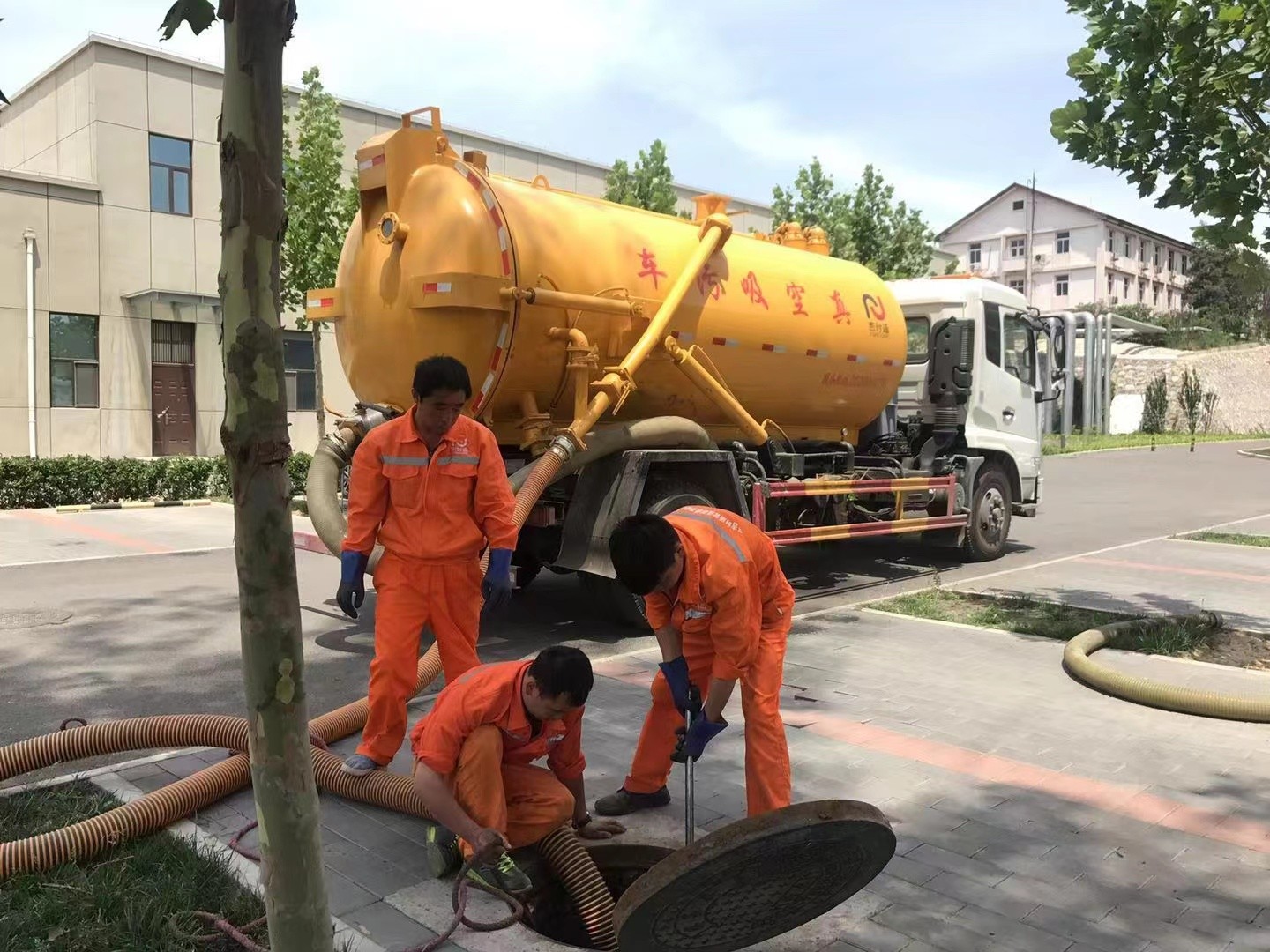 容县化粪池清理与5-8吨吸粪车施工效率分析